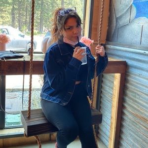 Meet your Posher, Alexia